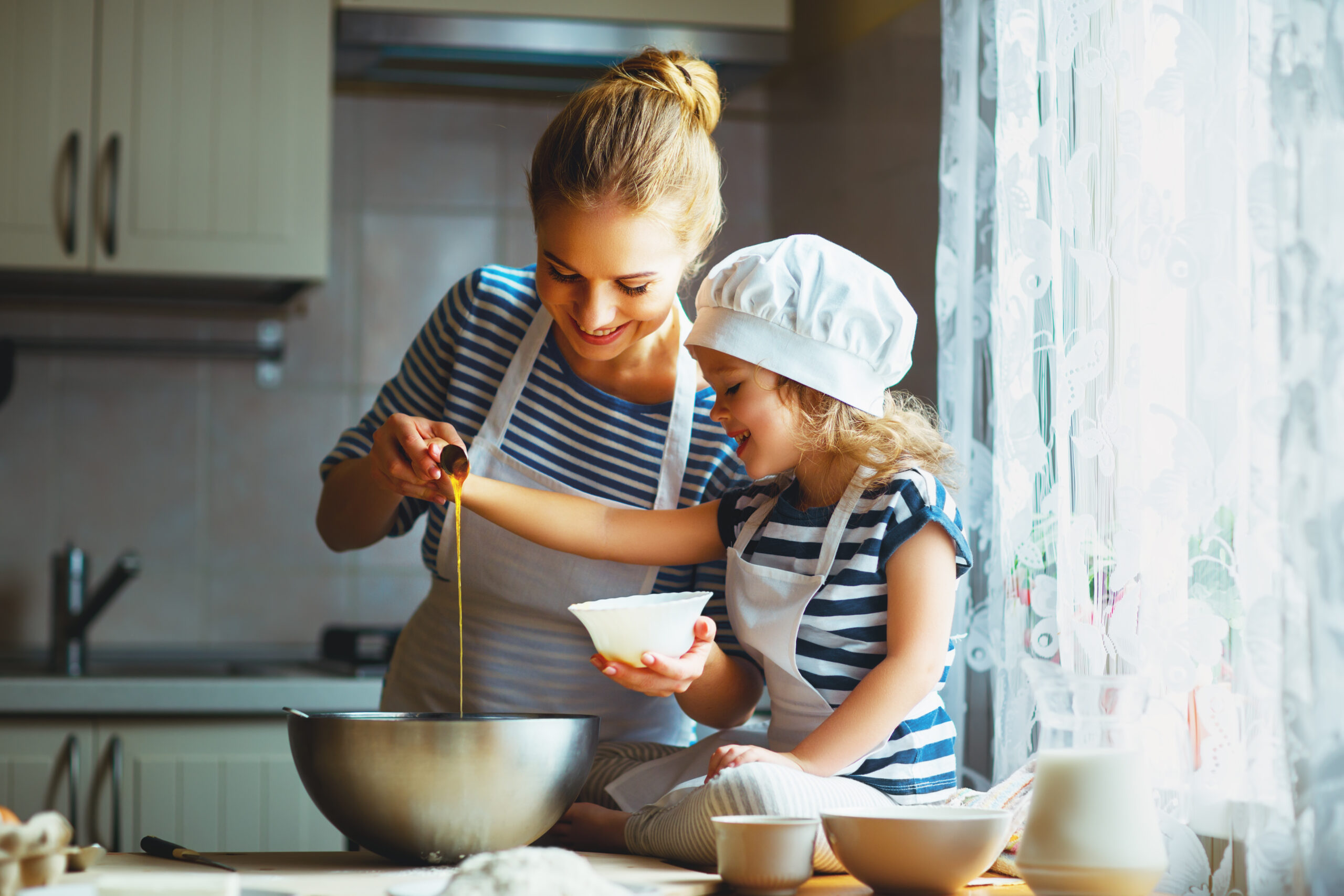 mother-and-young-daughter-baking-scaled